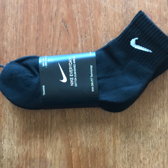 NWT 3-Pack Nike Socks (size 8-12 M or 10-13 W) - Picture 2 of 5